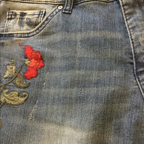 4-16. jeans with embroidered roses. - Picture 5 of 8